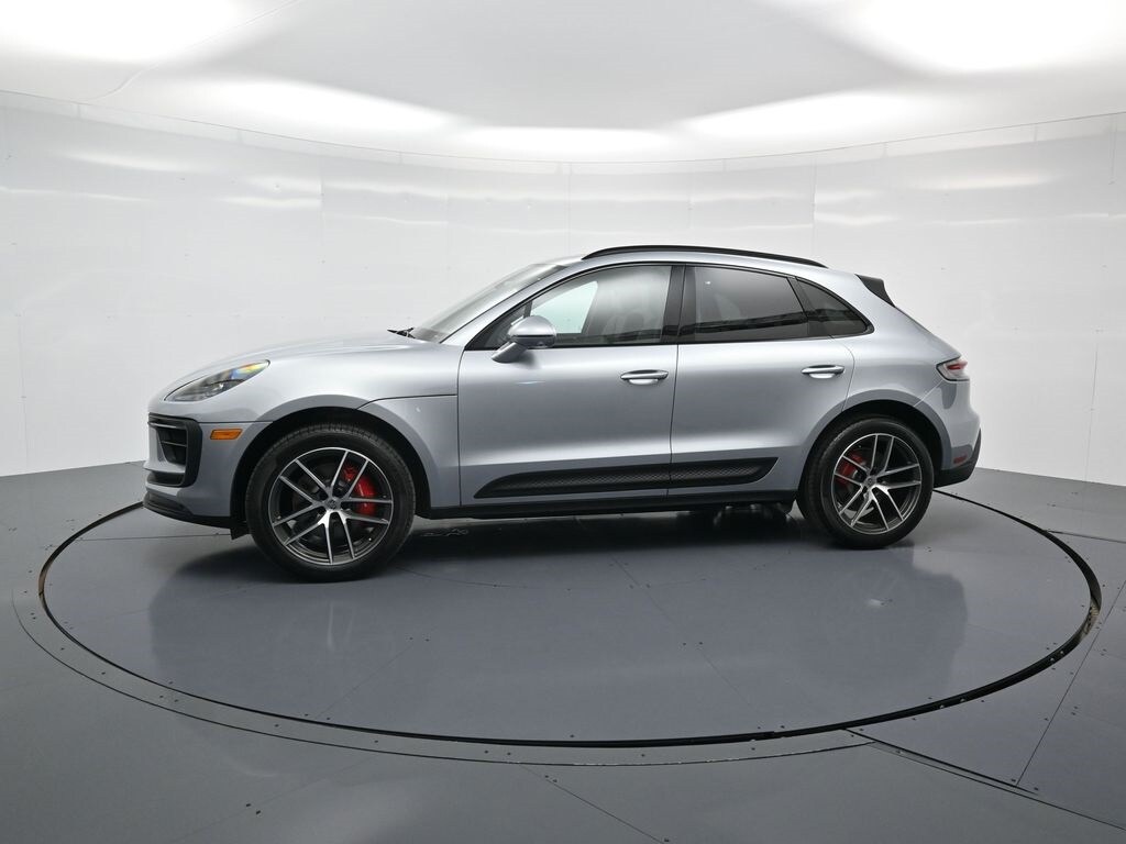 2025 Porsche Macan S photo 2