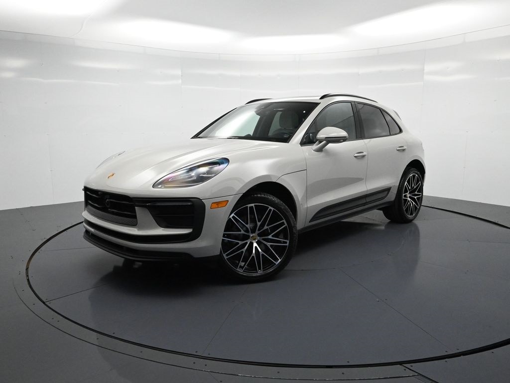 2026 Porsche Macan Base's photo