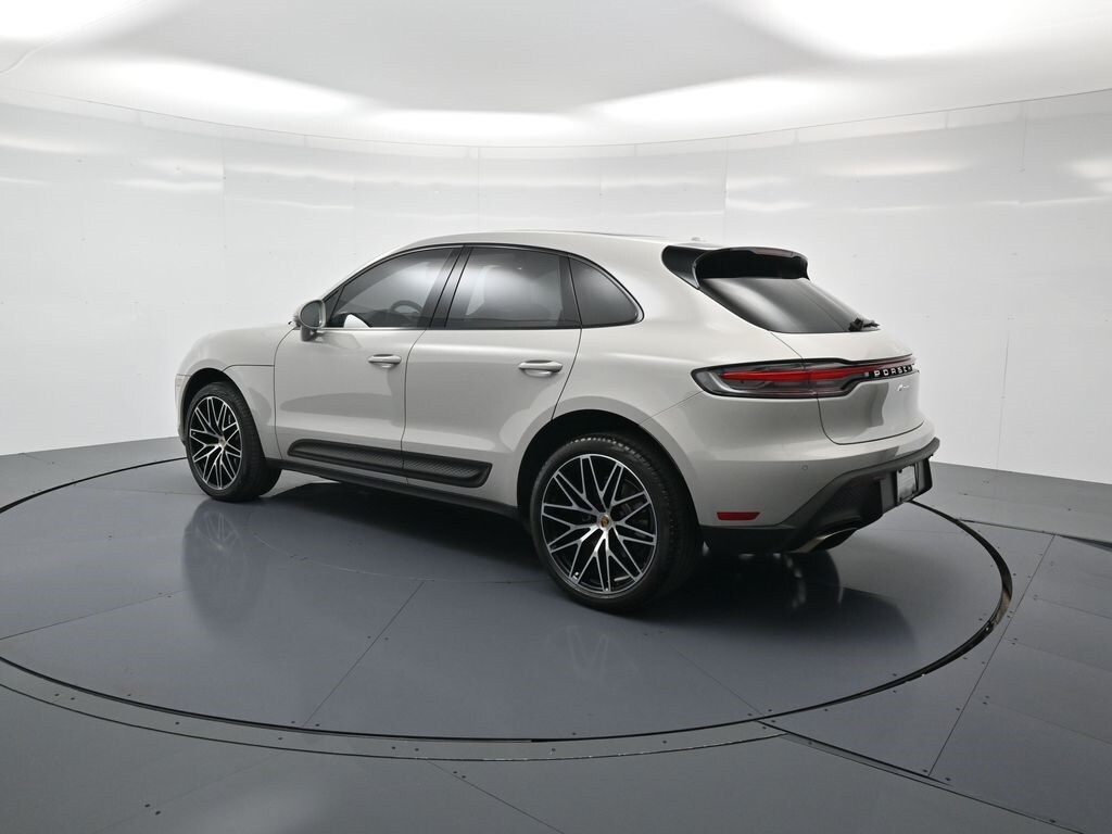 2023 Porsche Macan T photo 3