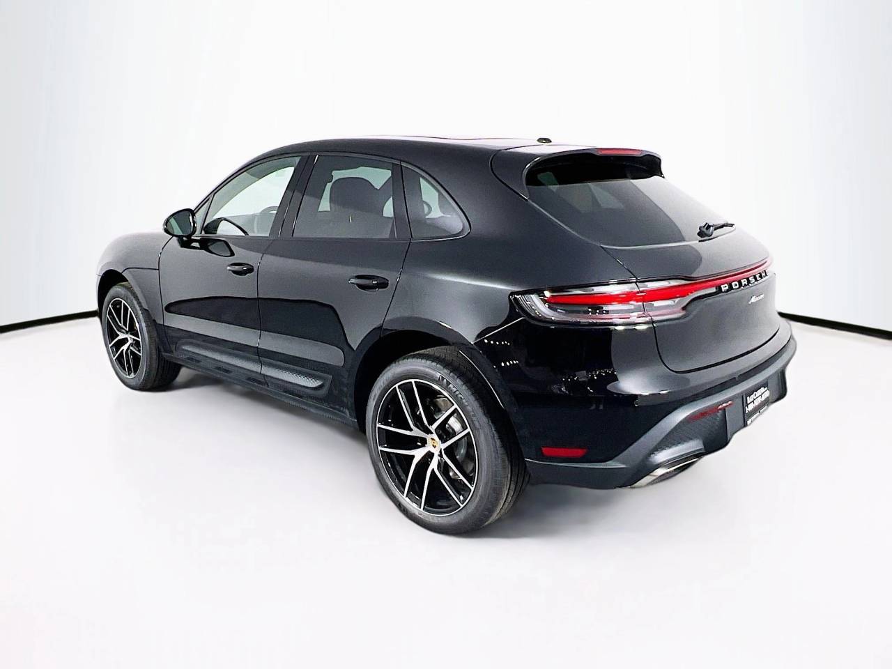 2025 Porsche Macan T photo 2
