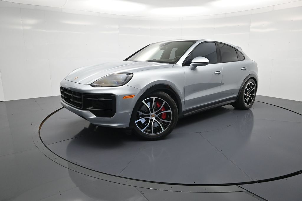 2025 Porsche Cayenne GTS's photo