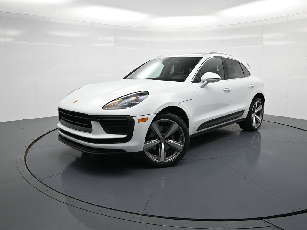 2022 Porsche Macan Base's photo