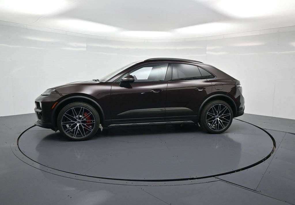 2025 Porsche Macan Electric Turbo photo 2
