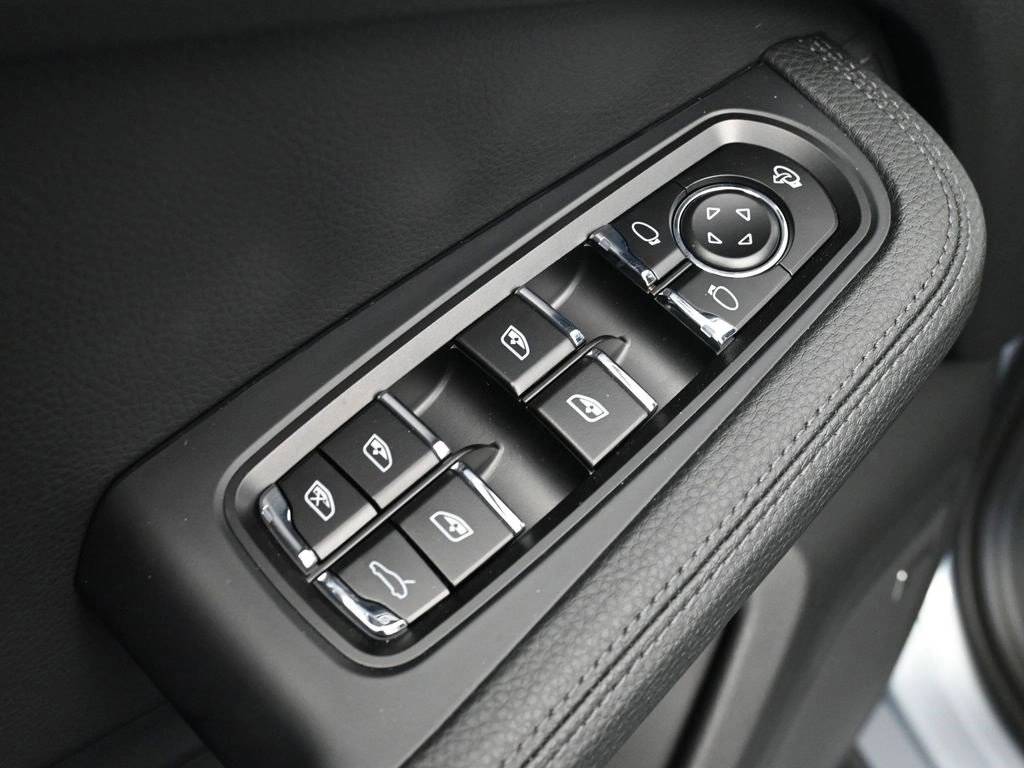 2025 Porsche Macan Base - Photo 19