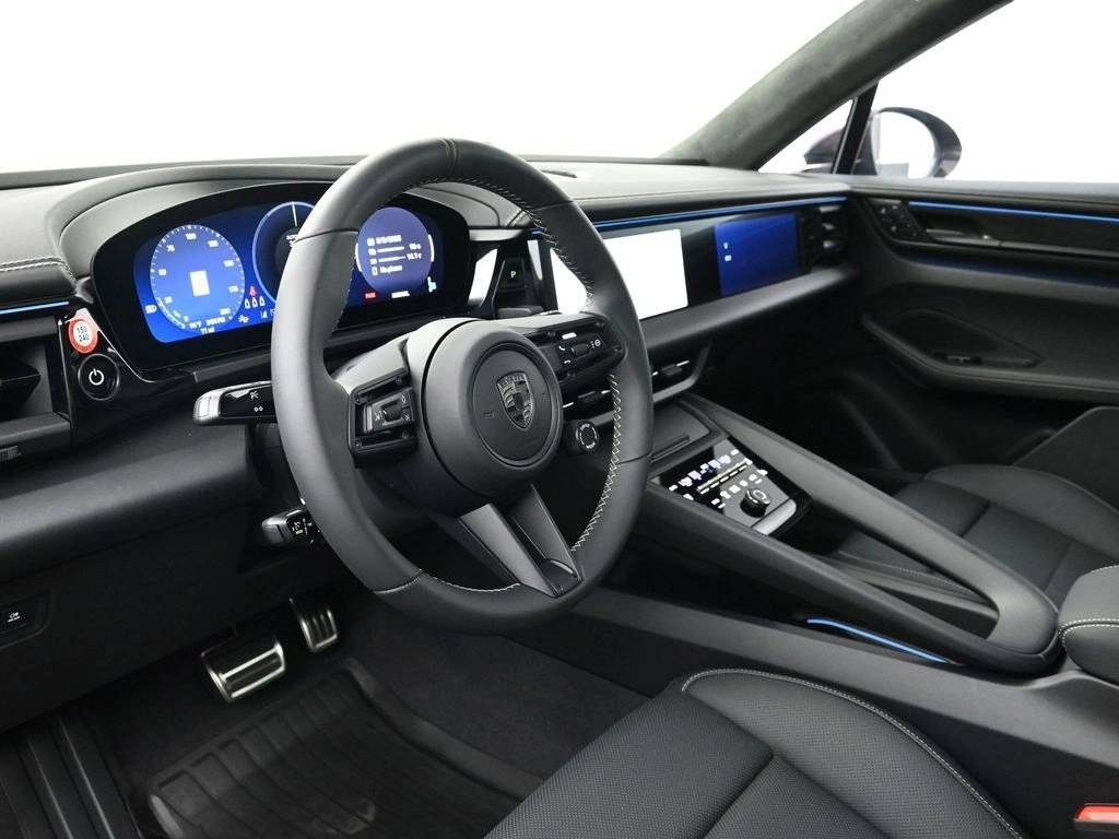 2025 Porsche Macan Electric Turbo photo 4