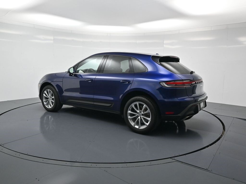 2025 Porsche Macan T photo 3