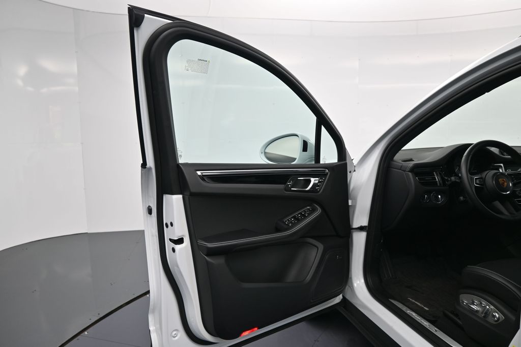 2026 Porsche Macan S - Photo 16