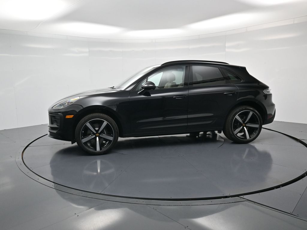 2026 Porsche Macan Base - Photo 2