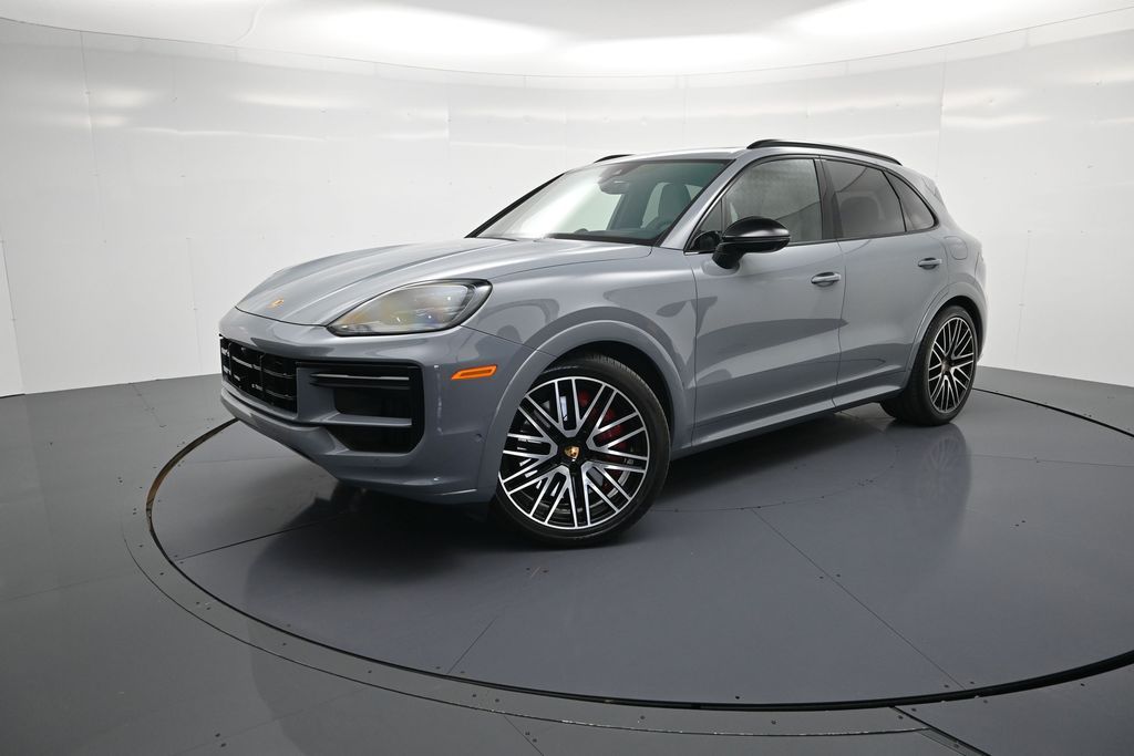 2024 Porsche Cayenne Turbo E-Hybrid's photo