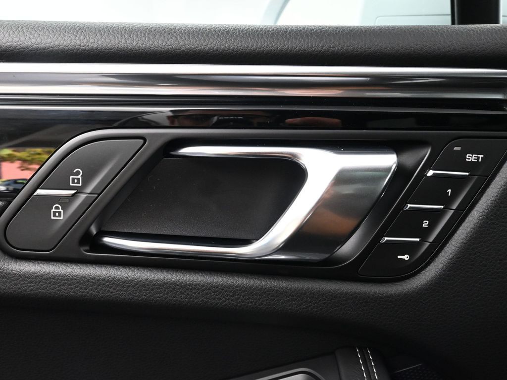 2026 Porsche Macan S - Photo 18