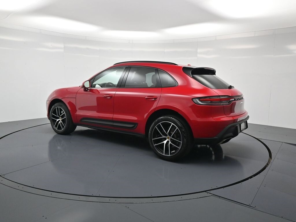 2025 Porsche Macan T photo 3
