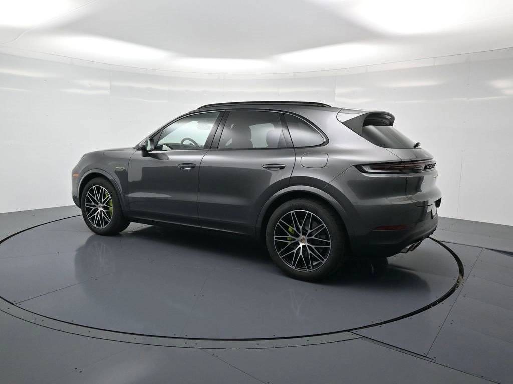 2026 Porsche Cayenne E-Hybrid S photo 3