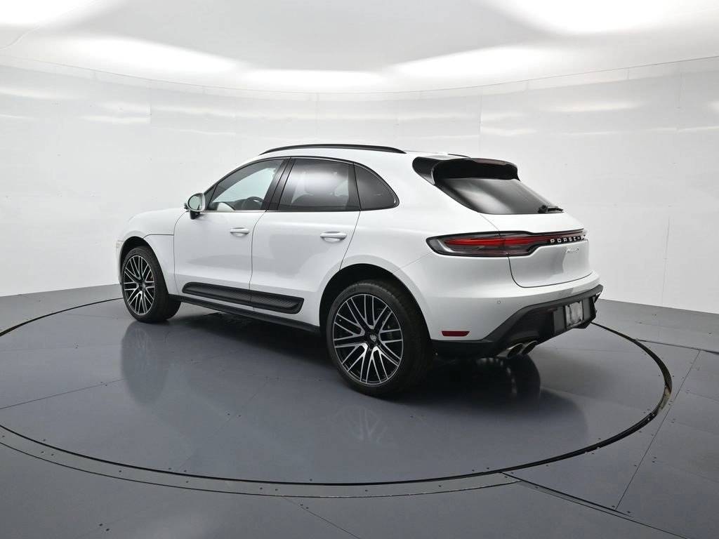 2025 Porsche Macan S photo 3