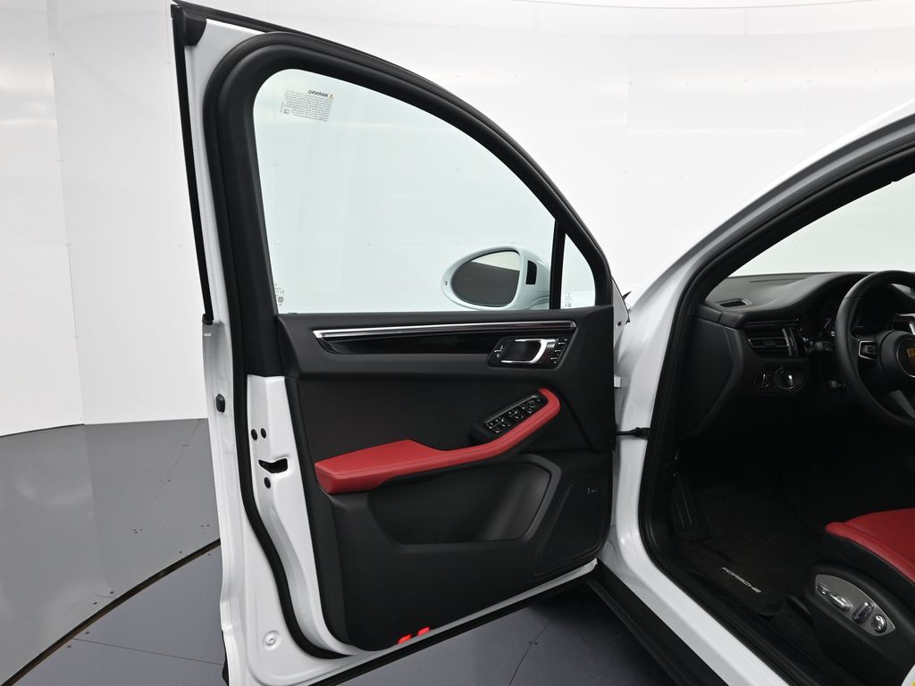 2026 Porsche Macan Base - Photo 16