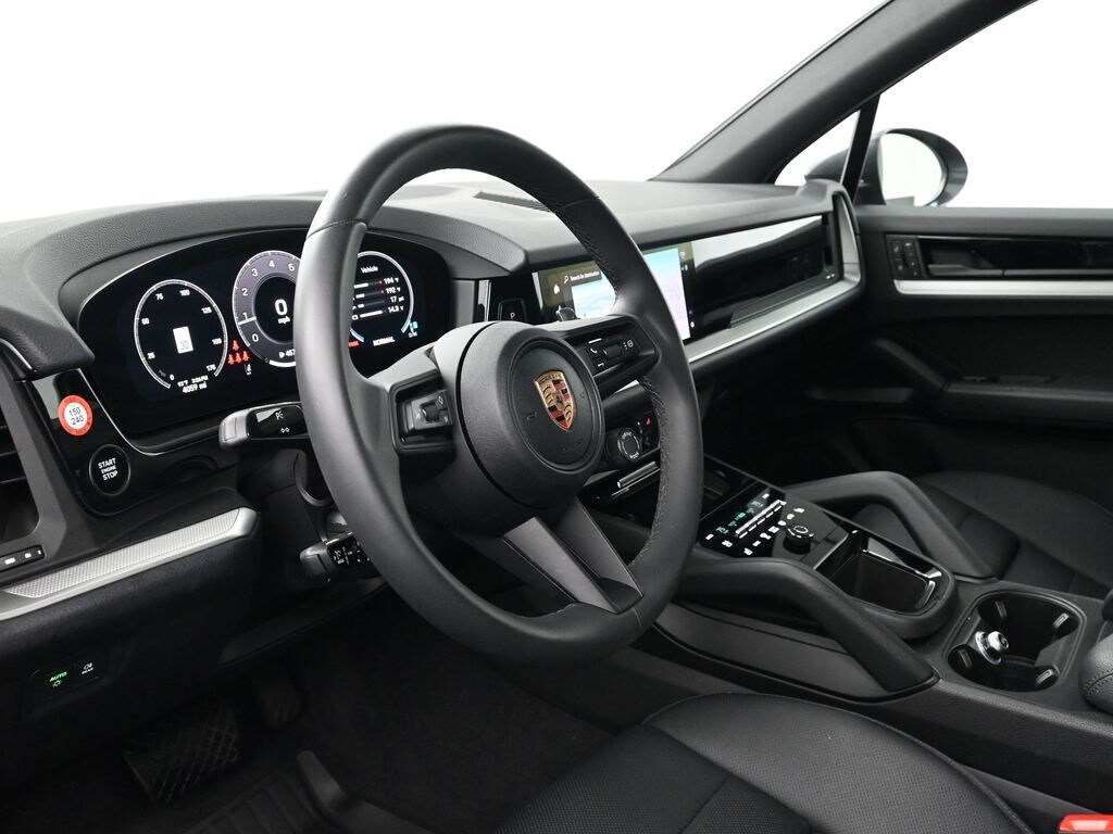 2025 Porsche Cayenne photo 4