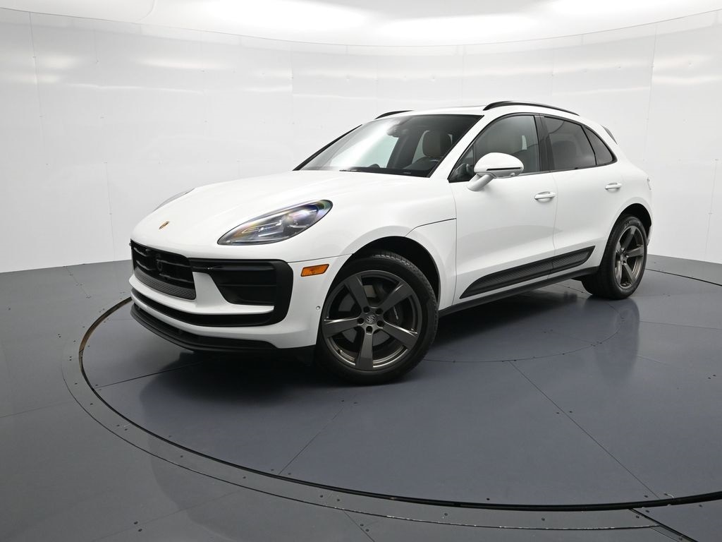 2022 Porsche Macan Base