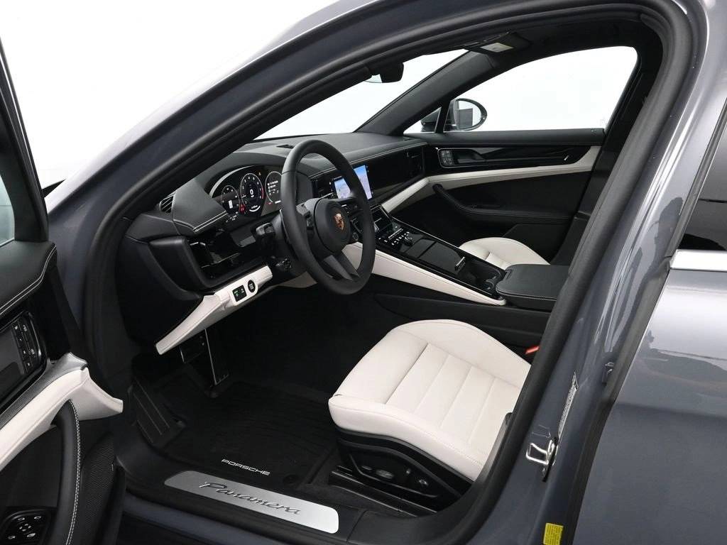 2026 Porsche Panamera 4 photo 4