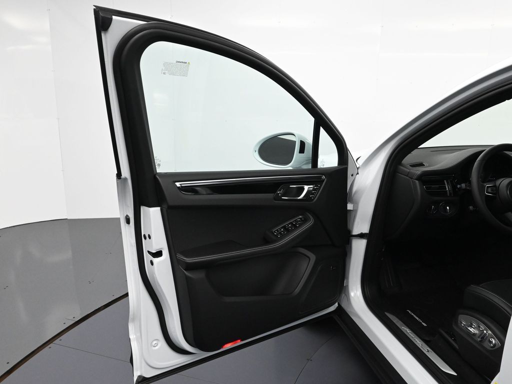 2026 Porsche Macan S - Photo 16