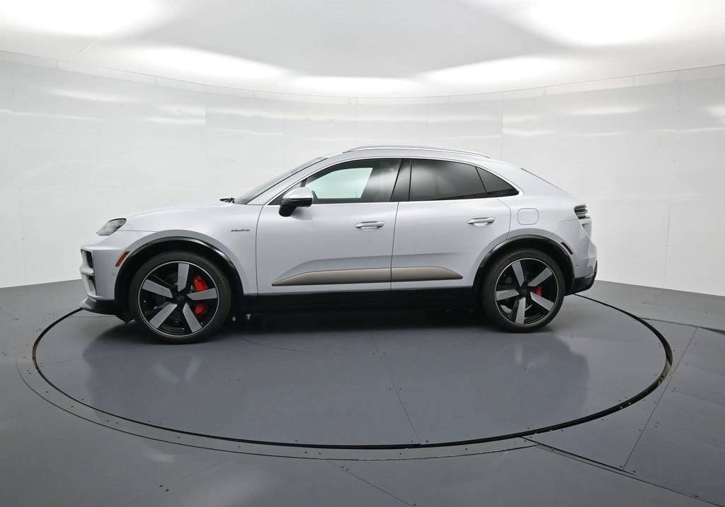 2025 Porsche Macan Electric Turbo photo 2