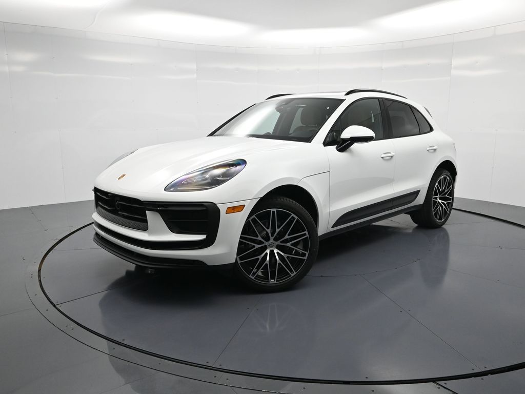 2026 Porsche Macan -'s photo