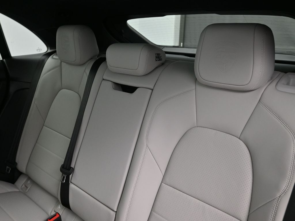 2026 Porsche Macan Base - Photo 6