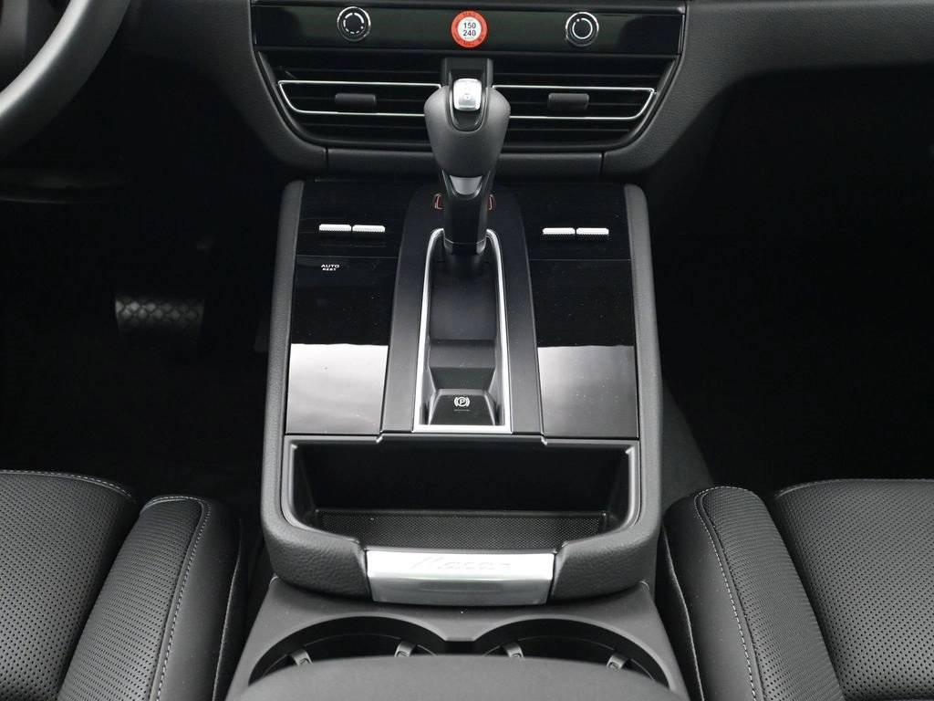 2025 Porsche Macan Base - Photo 10