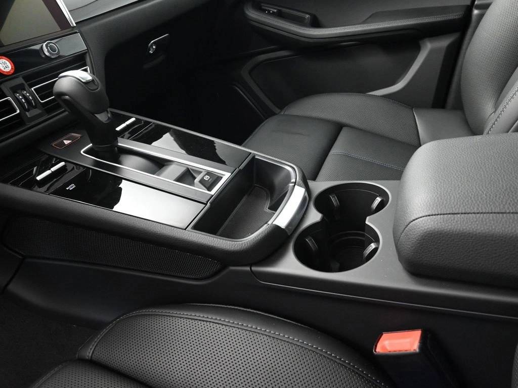 2025 Porsche Macan Base - Photo 22