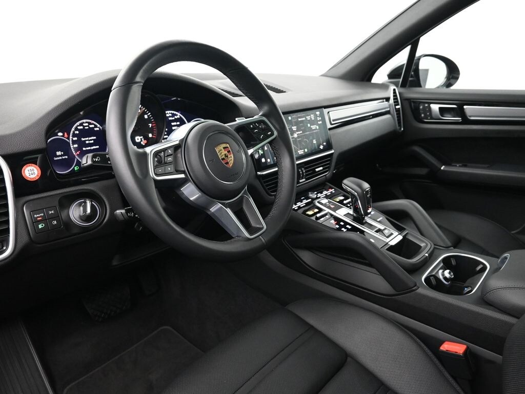 2023 Porsche Cayenne Platinum Edition photo 4