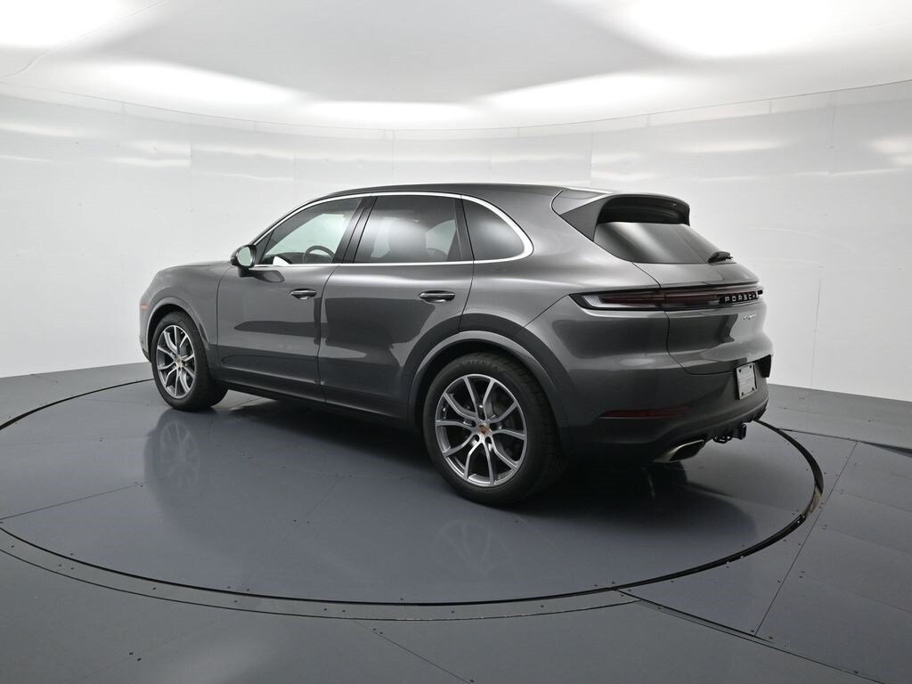 2025 Porsche Cayenne photo 3