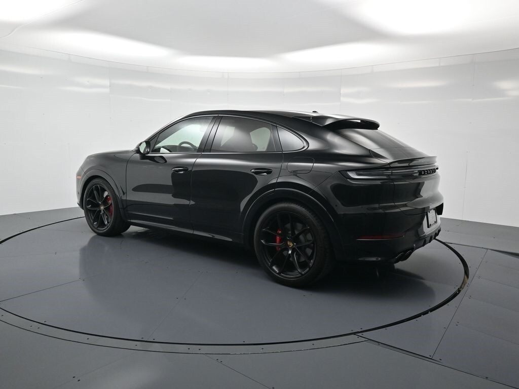 2024 Porsche Cayenne E-Hybrid Coupe S photo 3