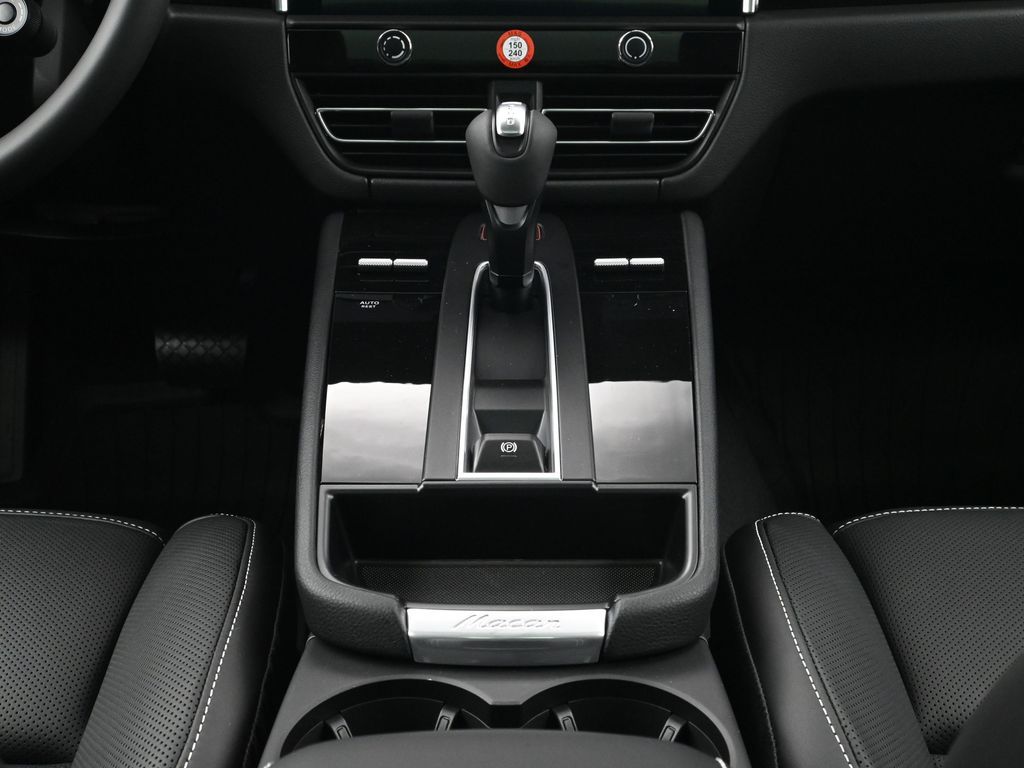 2026 Porsche Macan S - Photo 10