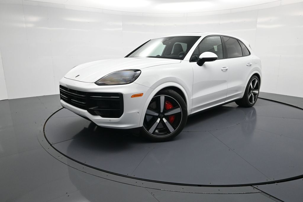 2025 Porsche Cayenne Turbo E-Hybrid's photo
