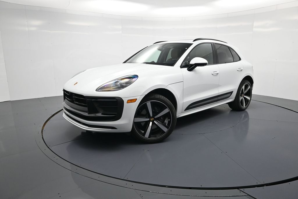 2026 Porsche Macan -'s photo