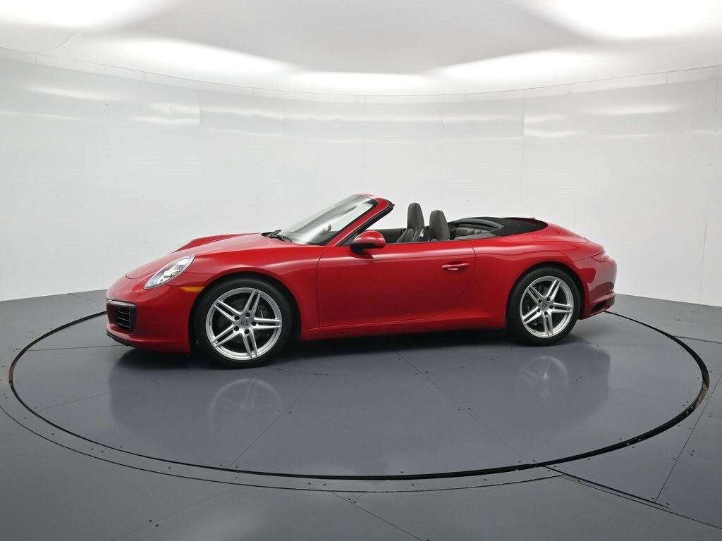 2018 Porsche 911 Cabriolet photo 2