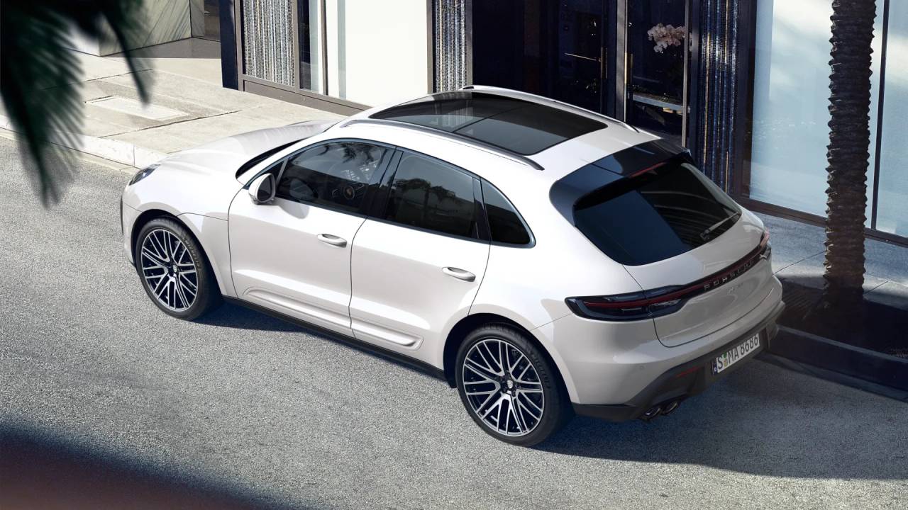 2025 Porsche Macan T photo 4