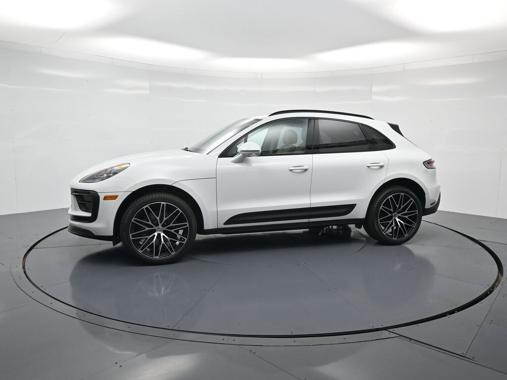 2025 Porsche Macan T photo 2