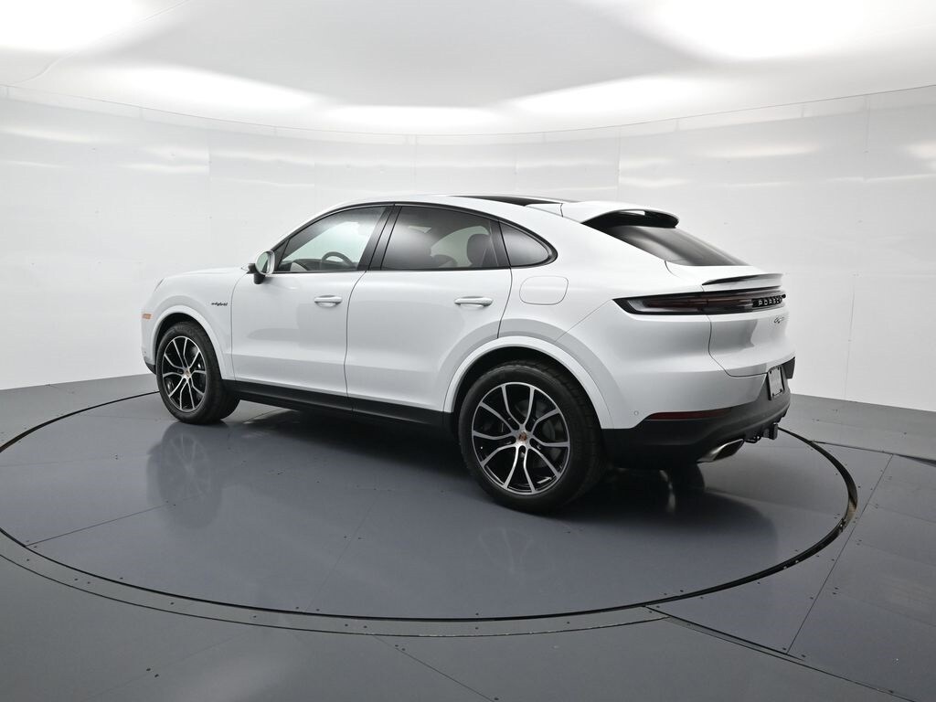 2025 Porsche Cayenne E-Hybrid Coupe photo 3