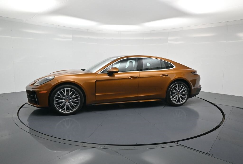 2025 Porsche Panamera 4 photo 2