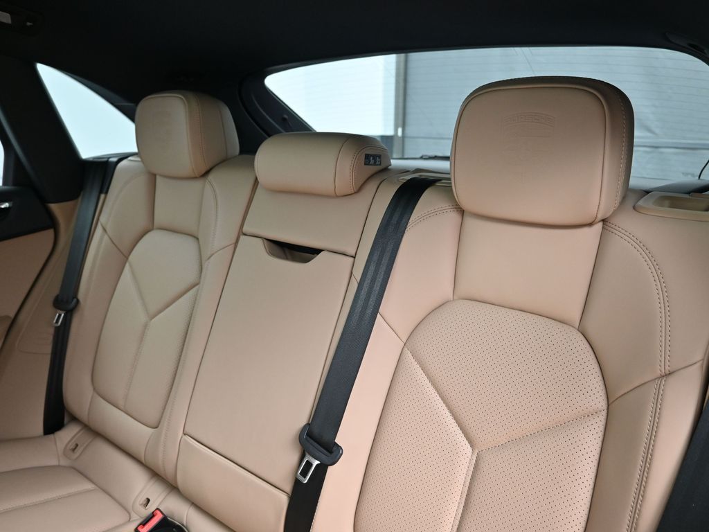 2026 Porsche Macan Base - Photo 6