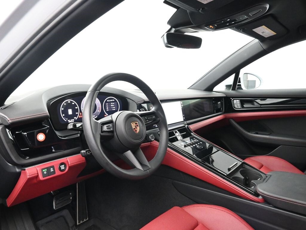 2025 Porsche Panamera photo 4