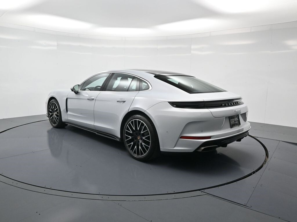2025 Porsche Panamera photo 3