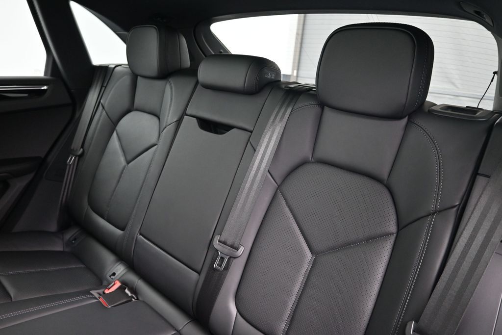 2025 Porsche Macan Base - Photo 6