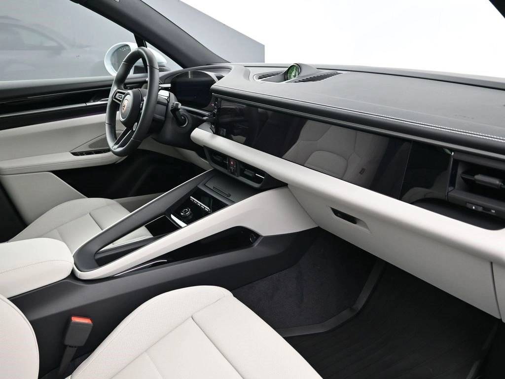 2026 Porsche Macan Base - Photo 18