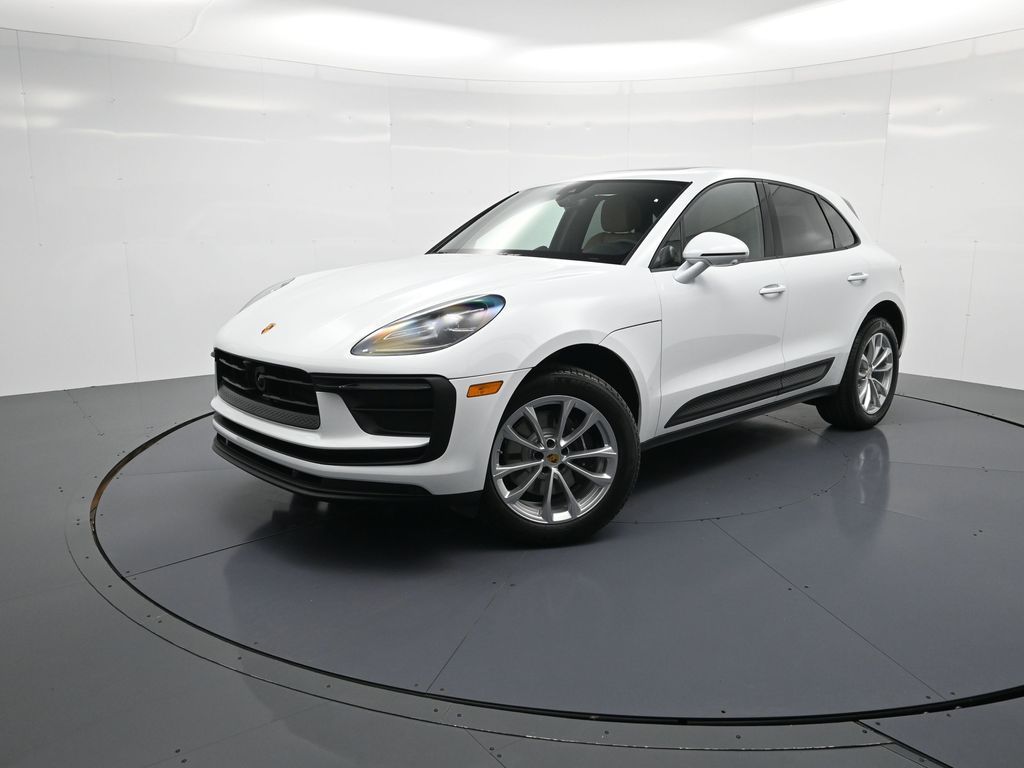 2026 Porsche Macan -'s photo