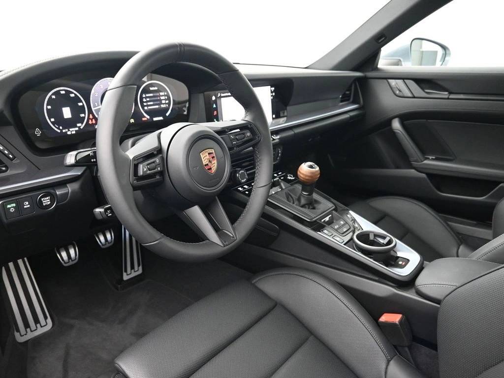 2025 Porsche 911 T photo 4