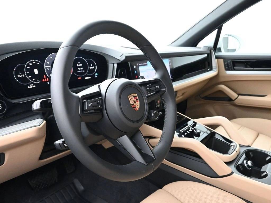2025 Porsche Cayenne photo 4
