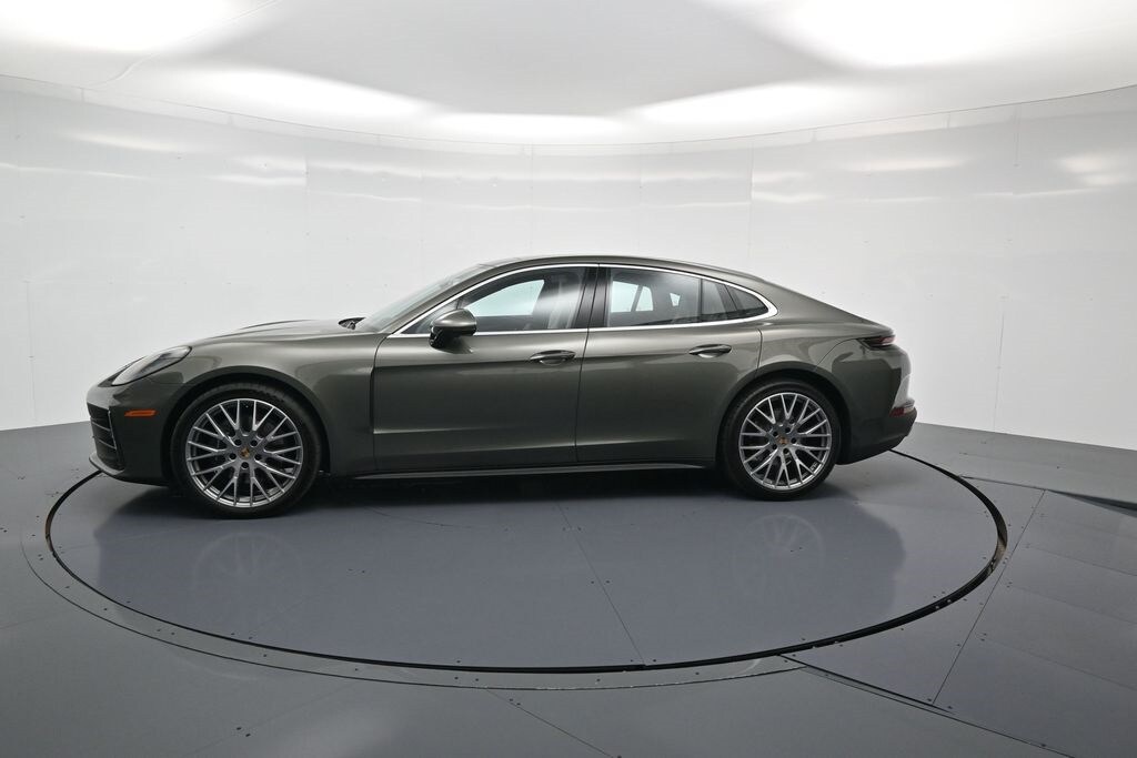 2025 Porsche Panamera 4 photo 2