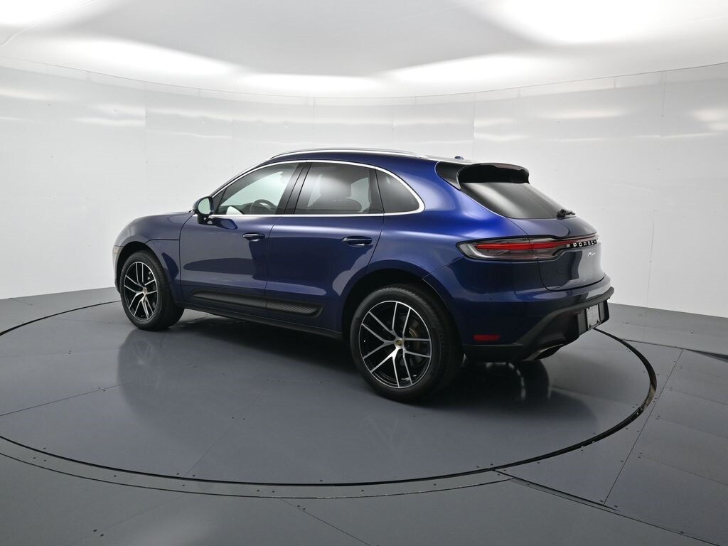 2025 Porsche Macan T photo 3