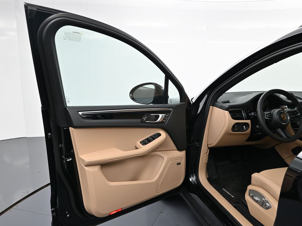 2026 Porsche Macan Base - Photo 16