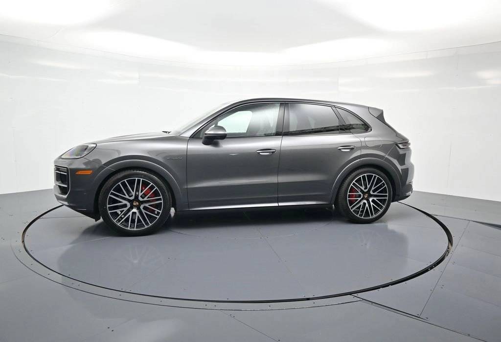 2026 Porsche Cayenne E-Hybrid S photo 2